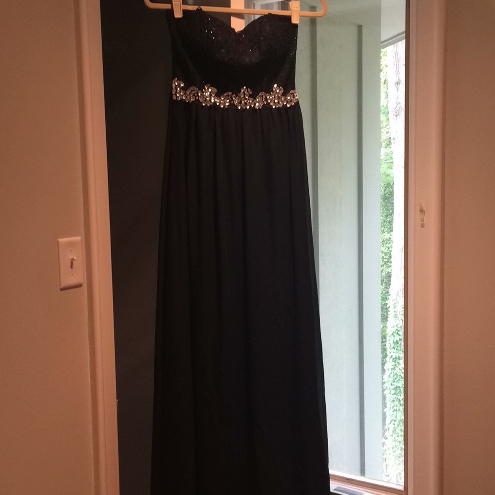 Dillard’s Dark Blue Prom Dress
